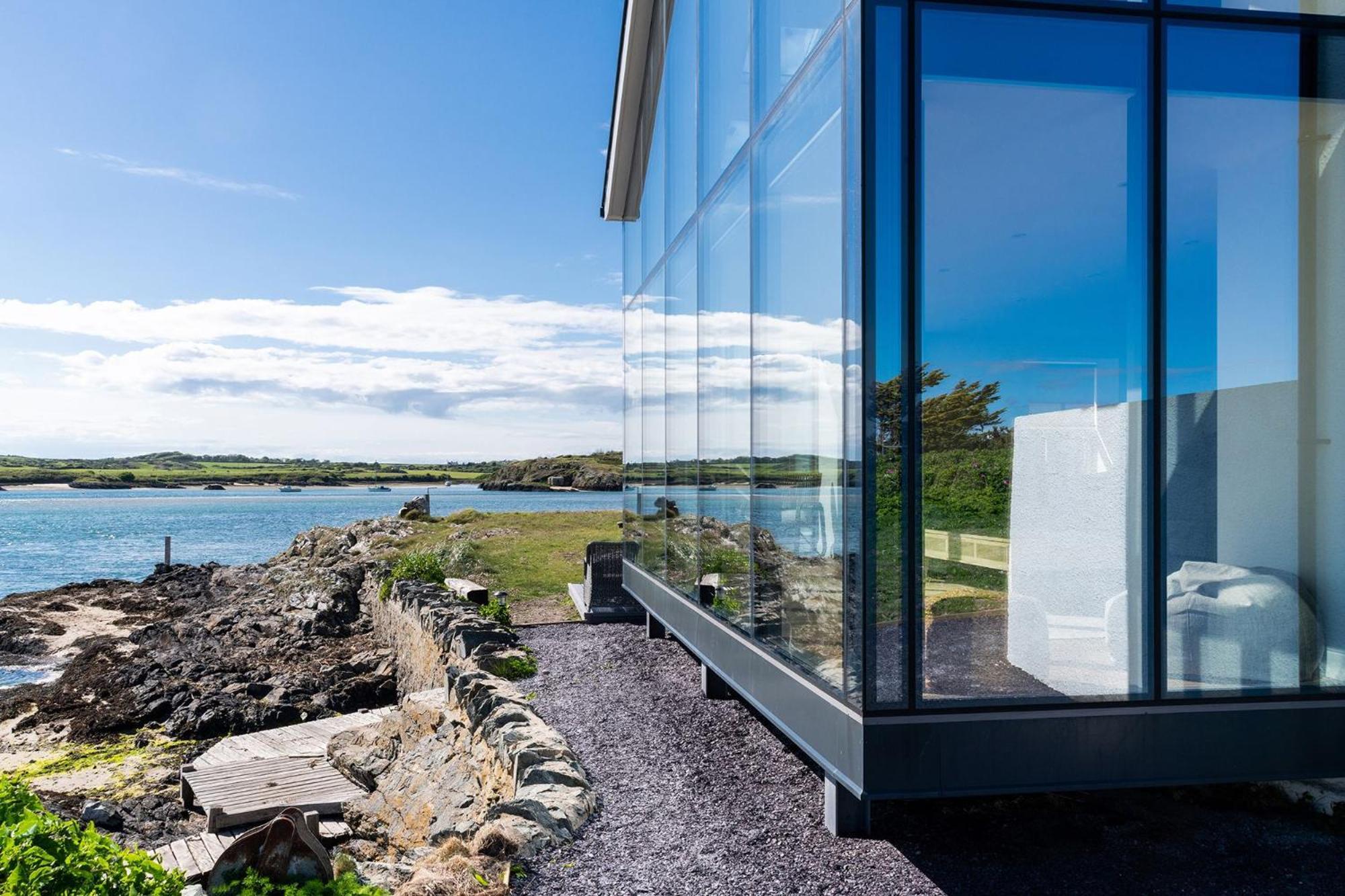 Villa Hen Cymyran Caergeiliog Exterior foto
